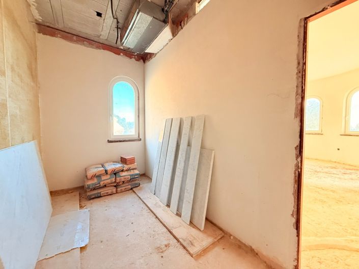 Image No.30-5 Bed Villa for sale