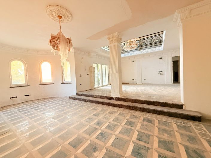 Image No.9-5 Bed Villa for sale