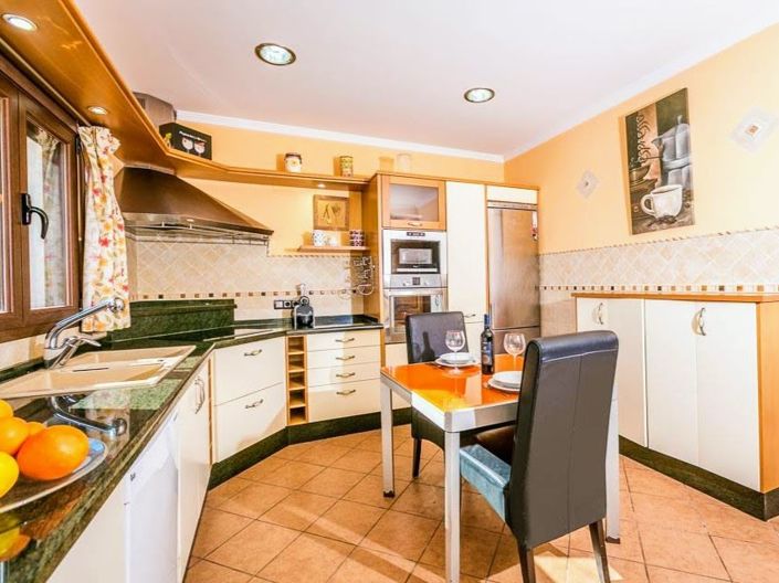 Image No.10-4 Bed Villa for sale