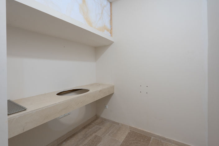 Image No.16-3 Bed Commercial for sale