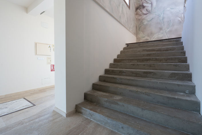 Image No.20-3 Bed Commercial for sale