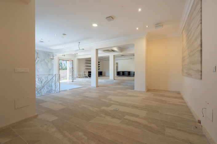 Image No.22-3 Bed Commercial for sale