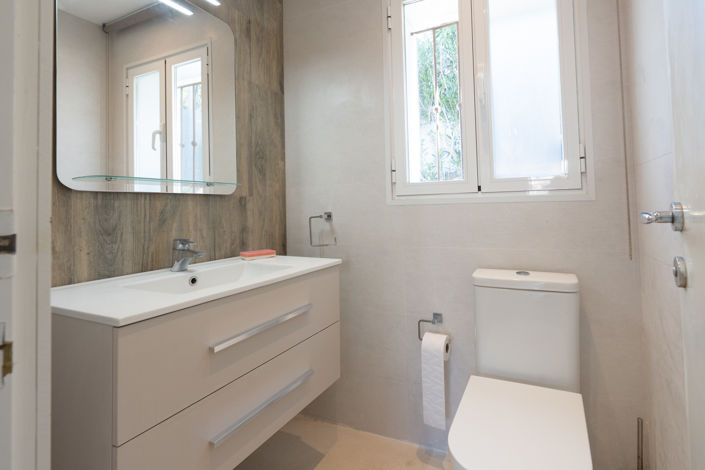 Image No.28-3 Bed Commercial for sale