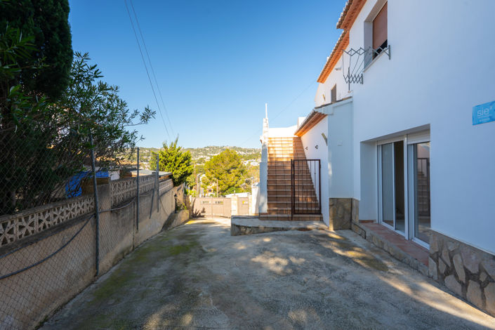 Image No.31-3 Bed Commercial for sale