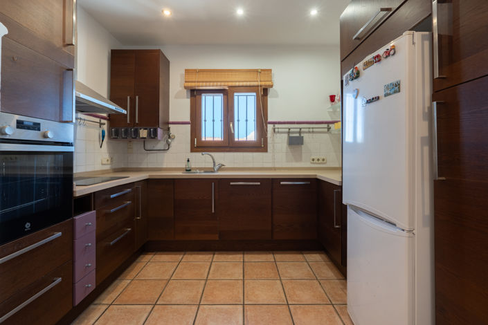 Image No.42-3 Bed Commercial for sale