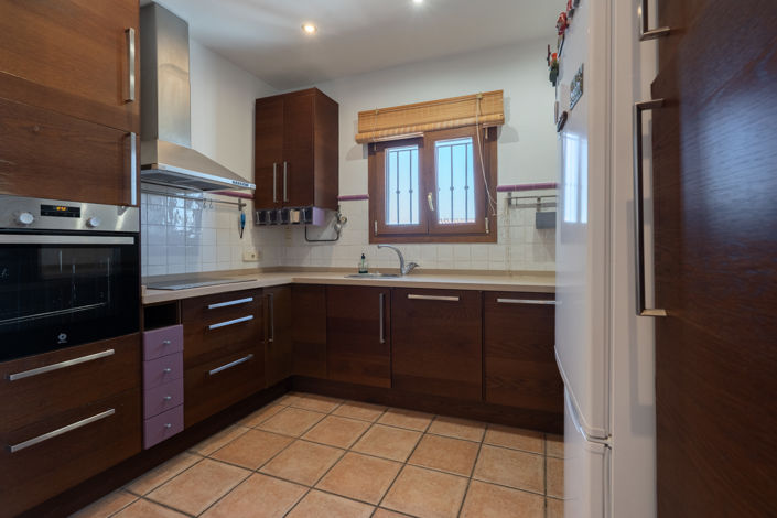 Image No.43-3 Bed Commercial for sale