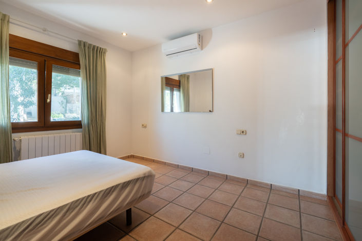 Image No.44-3 Bed Commercial for sale