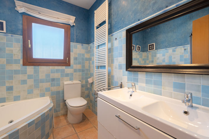 Image No.46-3 Bed Commercial for sale