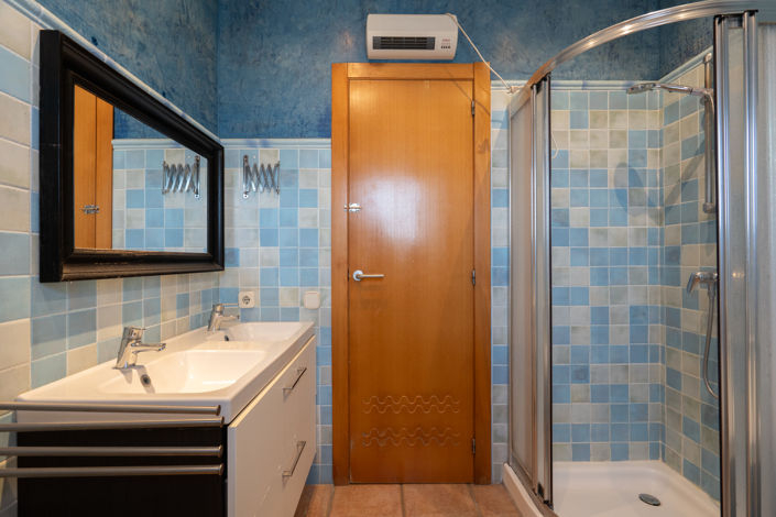 Image No.47-3 Bed Commercial for sale