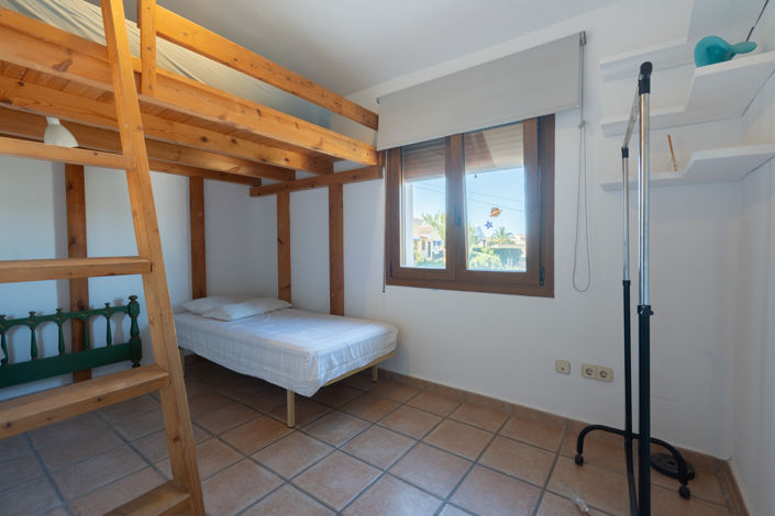 Image No.48-3 Bed Commercial for sale