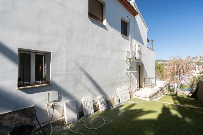 Image No.50-3 Bed Commercial for sale