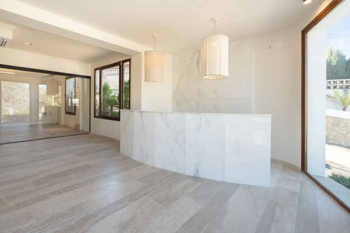 Image No.8-3 Bed Commercial for sale