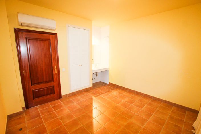 Image No.18-4 Bed Villa for sale