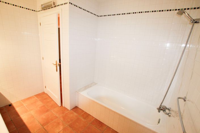 Image No.30-4 Bed Villa for sale