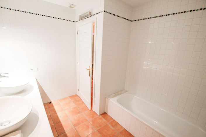 Image No.31-4 Bed Villa for sale