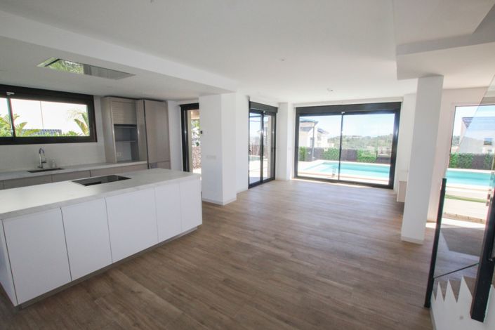 Image No.10-3 Bed Villa for sale