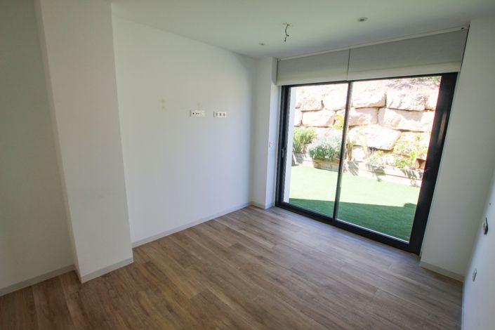 Image No.12-3 Bed Villa for sale