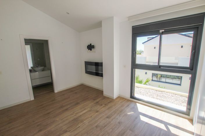 Image No.22-3 Bed Villa for sale