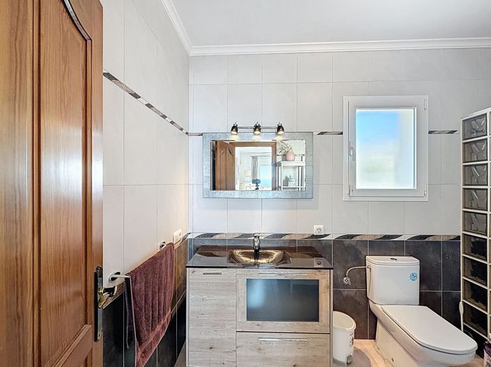 Image No.26-4 Bed Villa for sale