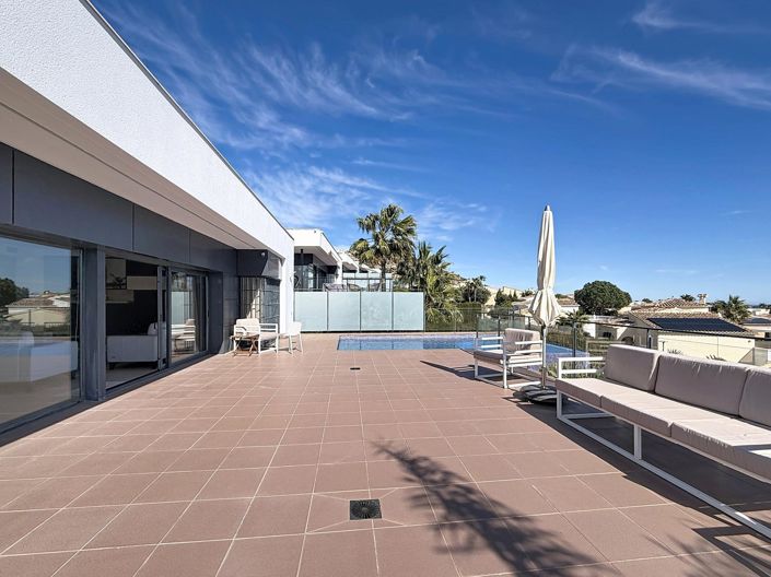 Image No.10-4 Bed Villa for sale