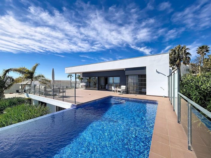 Image No.2-4 Bed Villa for sale