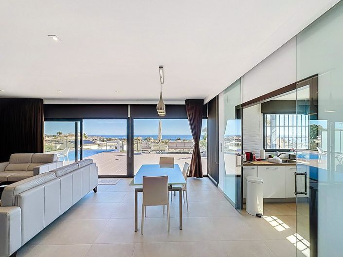 Image No.3-4 Bed Villa for sale