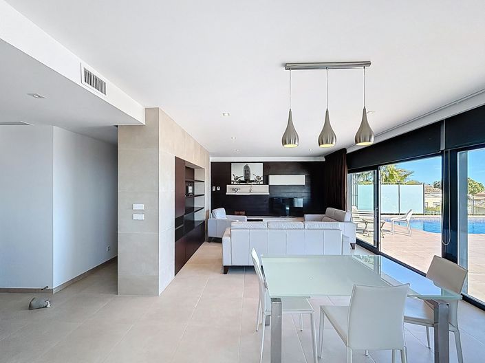 Image No.4-4 Bed Villa for sale