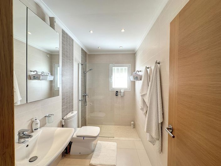 Image No.43-5 Bed Villa for sale