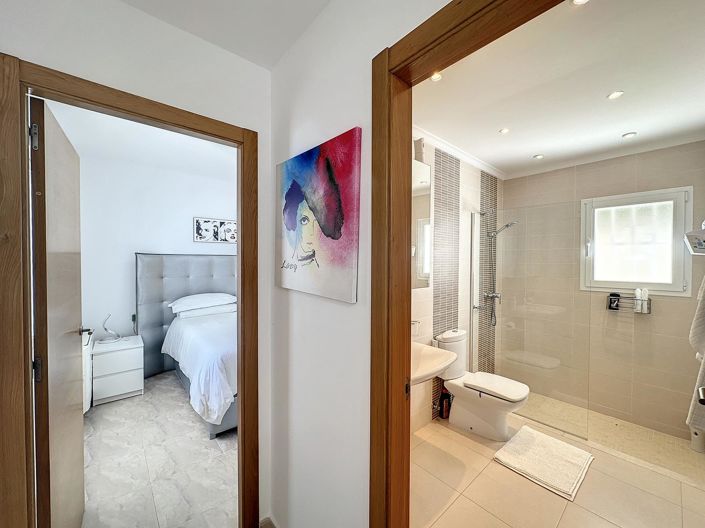 Image No.45-5 Bed Villa for sale