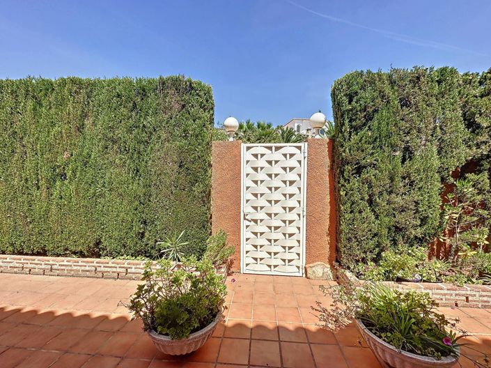 Image No.2-4 Bed Villa for sale