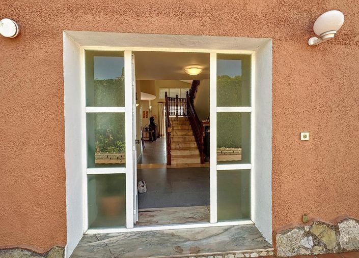 Image No.3-4 Bed Villa for sale