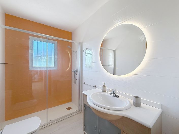 Image No.24-2 Bed Apartment for sale