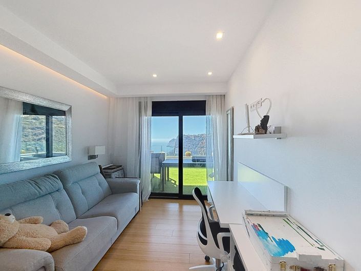 Image No.21-3 Bed Apartment for sale