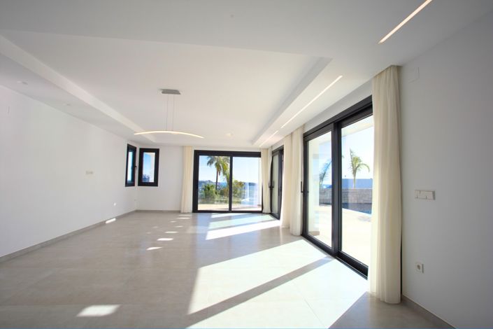 Image No.7-3 Bed Villa for sale