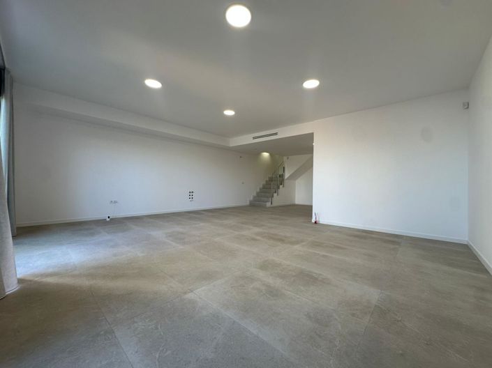 Image No.8-3 Bed Apartment for sale