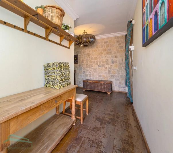 Image No.11-8 Bed Country House for sale