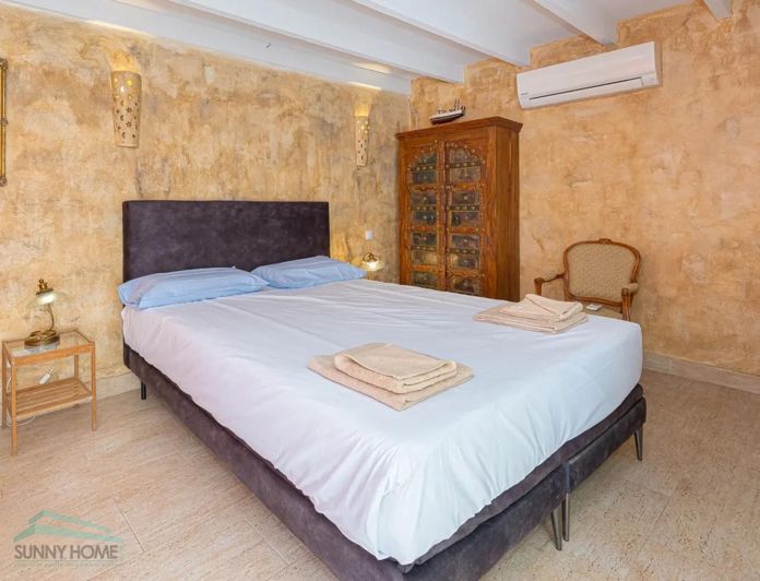 Image No.12-8 Bed Country House for sale
