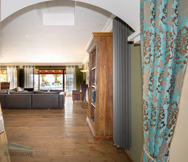 Image No.8-8 Bed Country House for sale