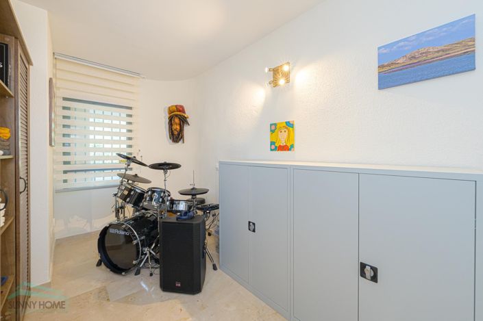 Image No.24-3 Bed Apartment for sale