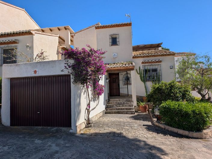 Image No.3-3 Bed Villa for sale