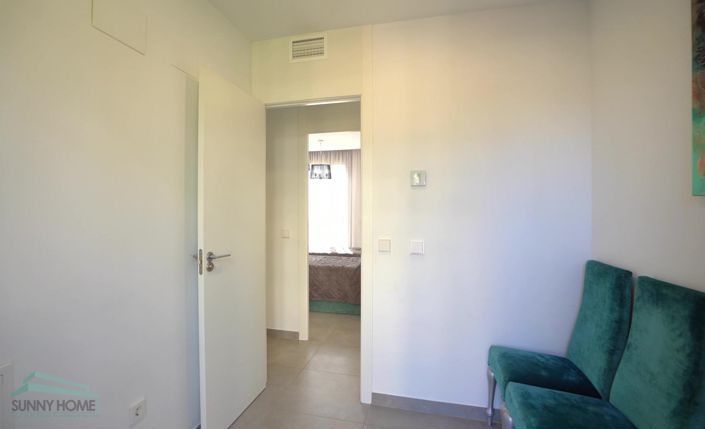 Image No.16-4 Bed Townhouse for sale
