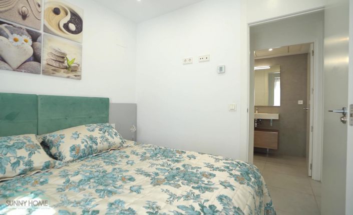 Image No.25-4 Bed Townhouse for sale