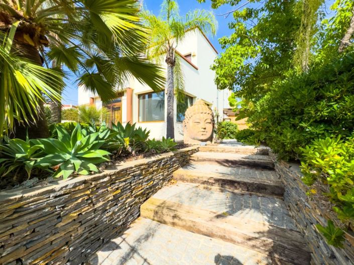 Image No.28-4 Bed Villa for sale