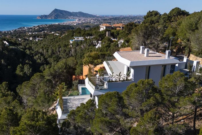 Image No.2-4 Bed Villa for sale