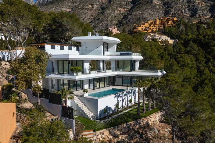 Image No.4-4 Bed Villa for sale