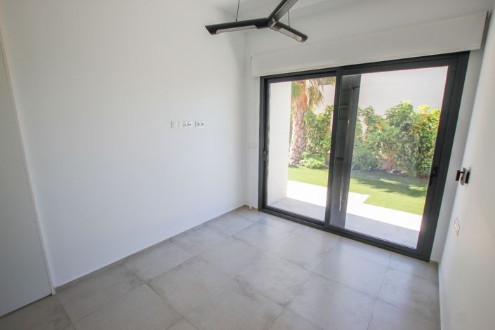 Image No.18-3 Bed Villa for sale