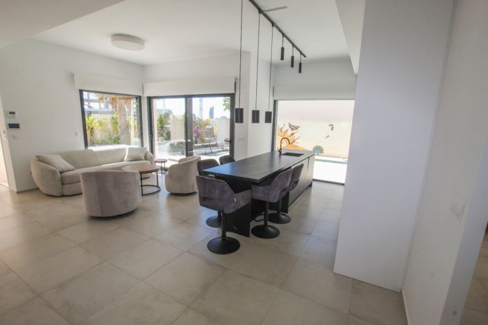 Image No.8-3 Bed Villa for sale