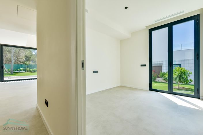 Image No.14-3 Bed Villa for sale