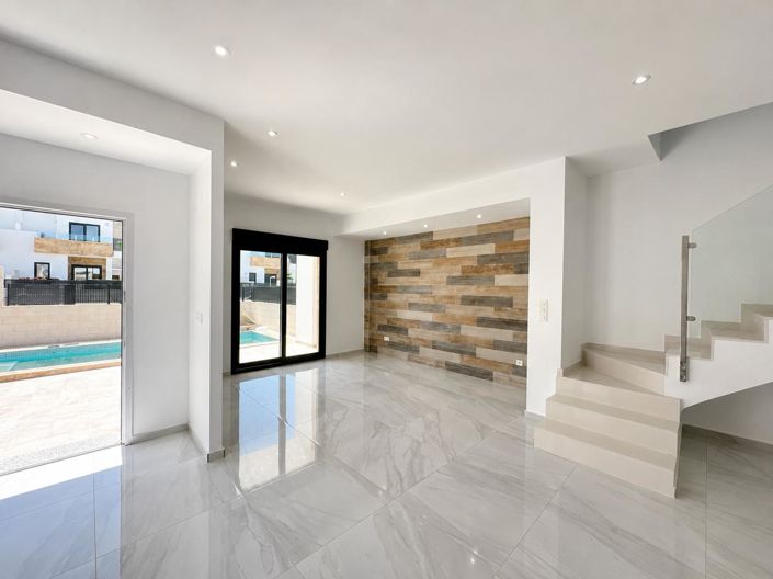 Image No.15-3 Bed Villa for sale