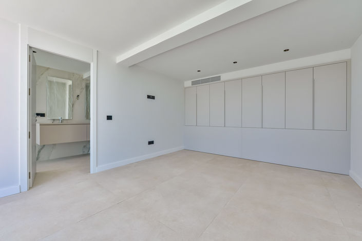 Image No.40-5 Bed Villa for sale